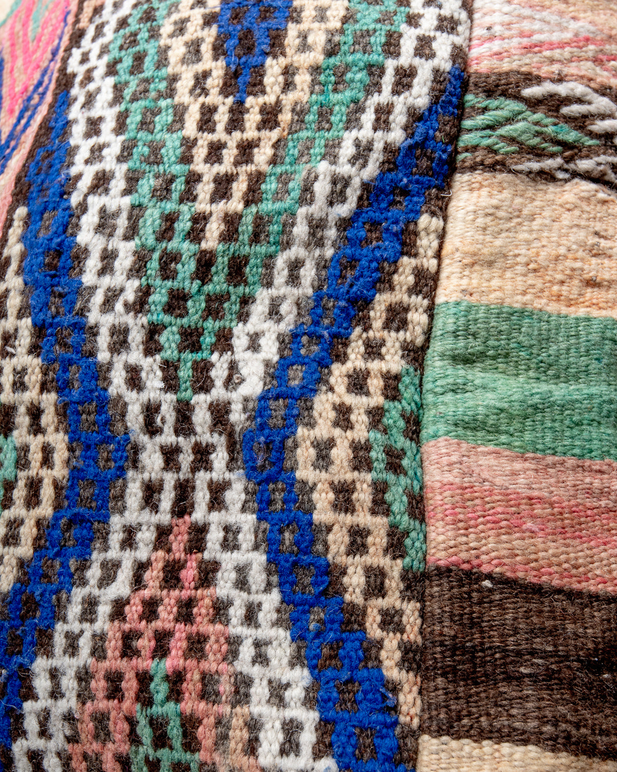 Vintage, handcrafted Berber floor cushion from Morocco. Kelim pouf with beautiful designs and robust flat weave. 100% wool.